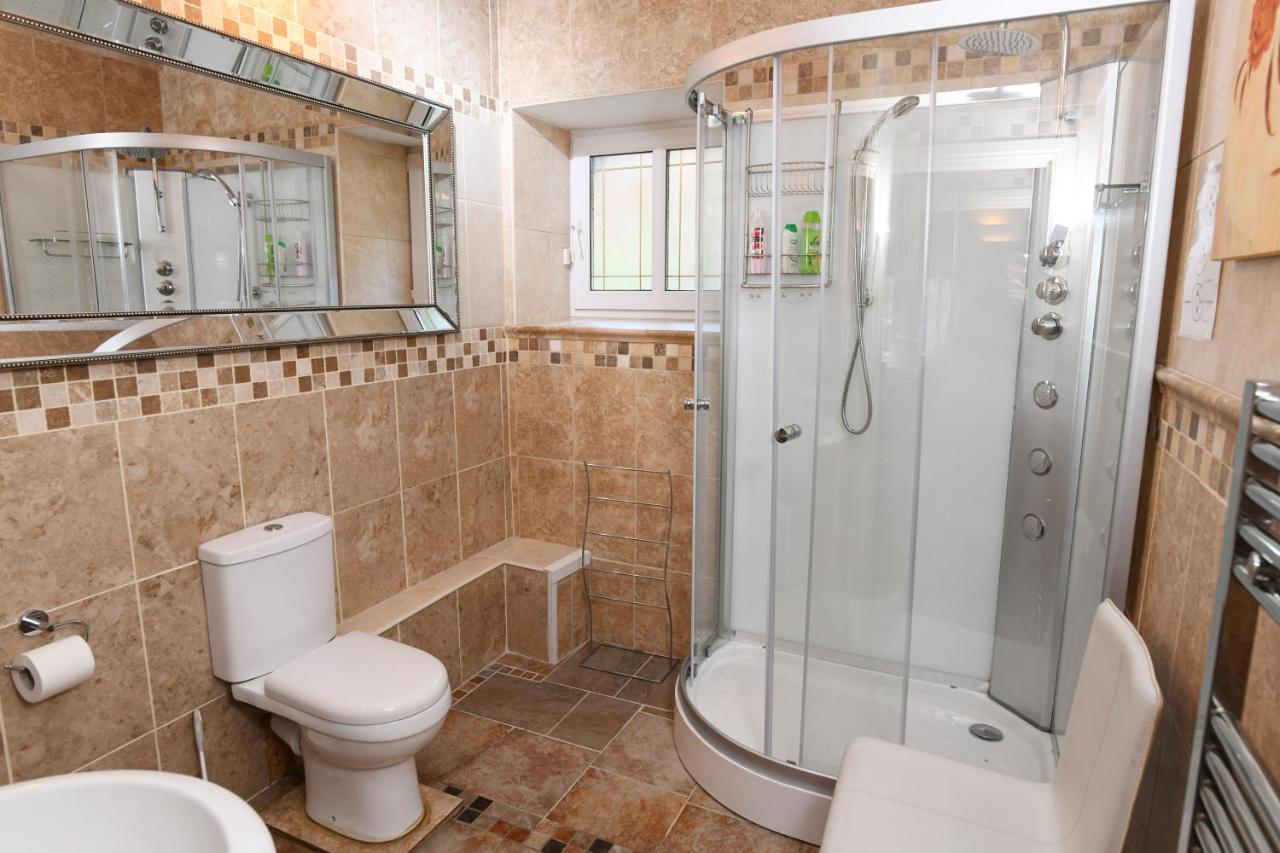 Luxury Suite In Quiet Countryside Location Swansea Exteriér fotografie